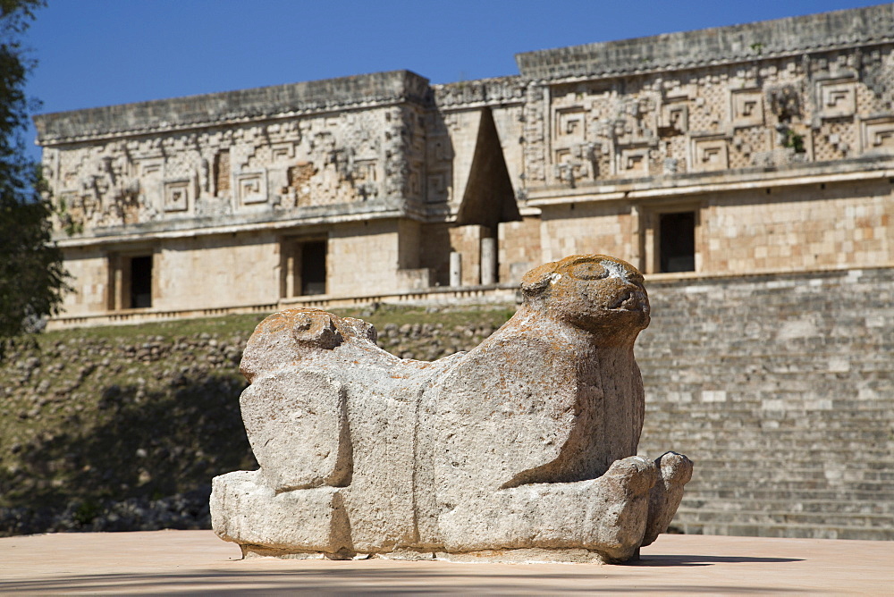 Double-headed Jaguar, Palace of the Governor, Uxmal, Mayan archaeological site, UNESCO World Heritage Site, Yucatan, Mexico, North America