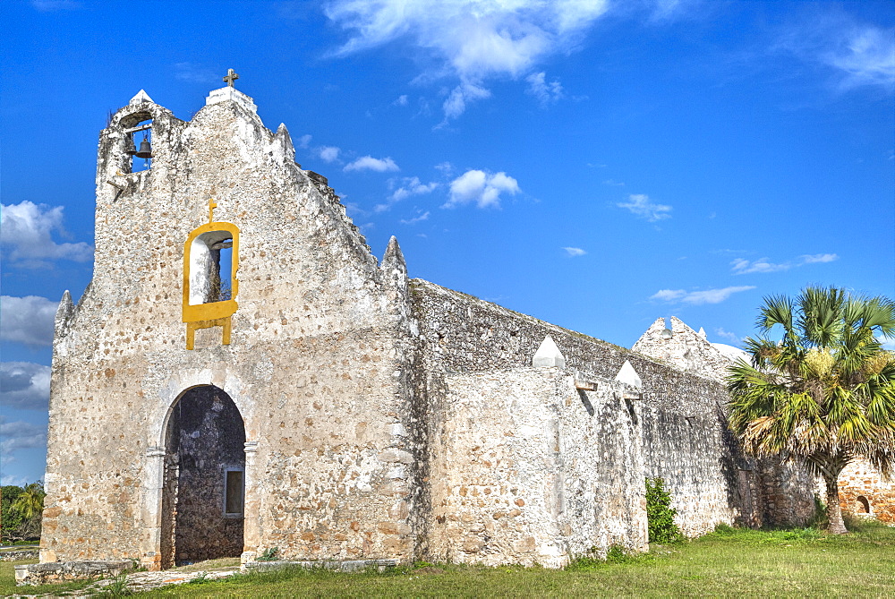 The Ruined Church of Pixila, completed in 1797, Cuauhtemoc, Yucatan, Mexico, North America