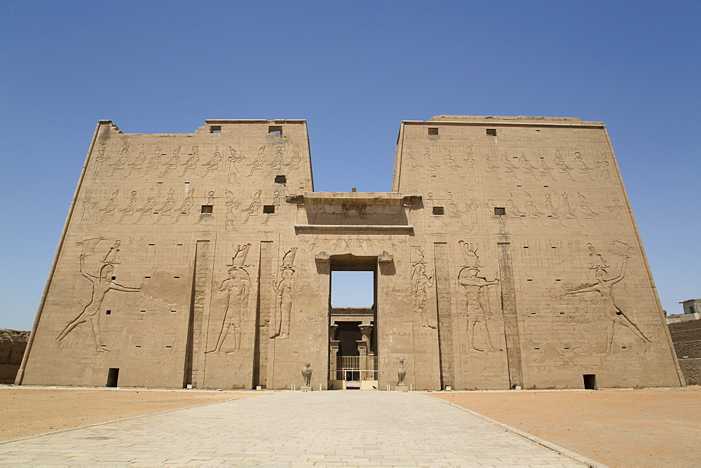 Pylon, Temple of Horus, Edfu, Egypt, North Africa, Africa