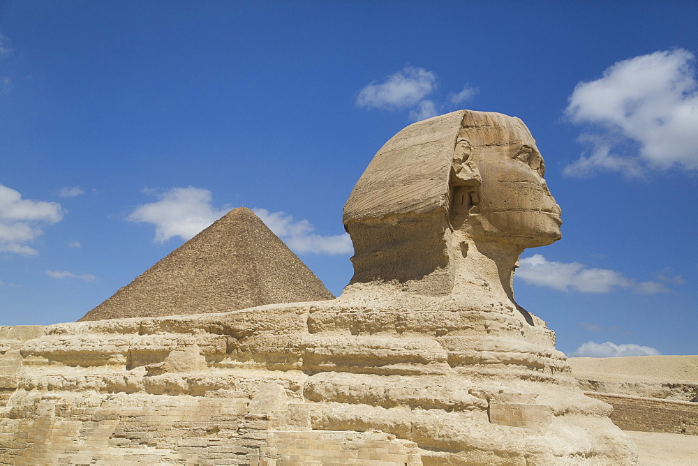 Sphinx in foreground, and the Great Pyramid of Cheops, The Giza Pyramids, UNESCO World Heritage Site, Giza, Egypt, North Africa, Africa