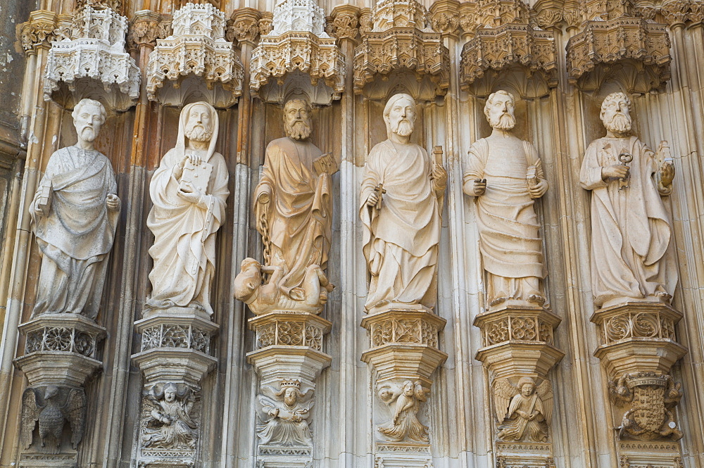 Figurines above west entrance, The Dominican Abbey of Santa Maria da Vitoria, UNESCO World Heritage Site, Batalha, Leiria District, Portugal, Europe