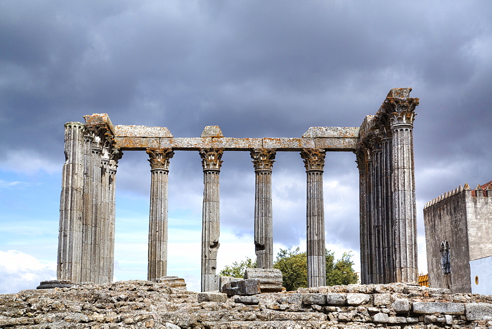 Roman Temple, Evora, UNESCO World Heritage Site, Portugal, Europe