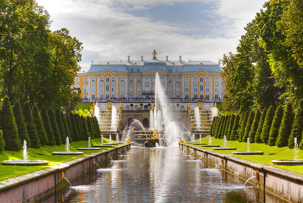 Samson Fountain, Great Palace, view from Sea Canal, Peterhof, UNESCO World Heritage Site, near St. Petersburg, Russia, Europe