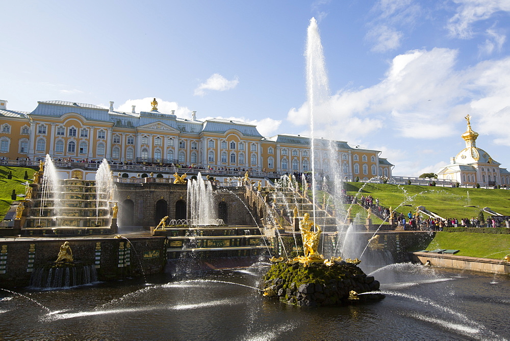 Great Cascade with Great Palace in the background, Peterhof, UNESCO World Heritage Site, near St. Petersburg, Russia, Europe