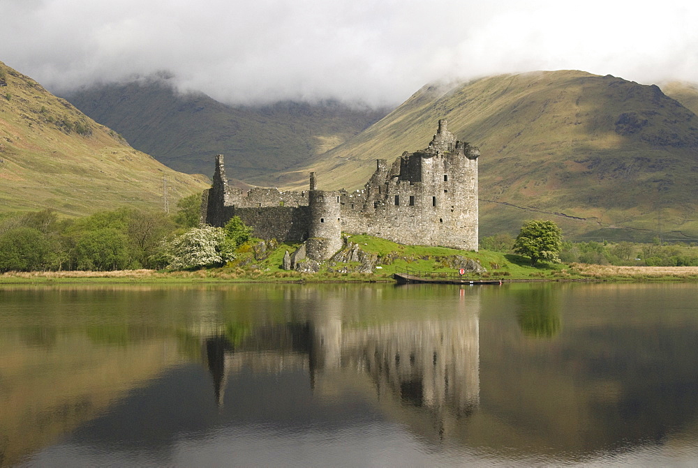 Kilchurn castle, near Loch Awe, Highlands, Scotland, United Kingdom, Europe