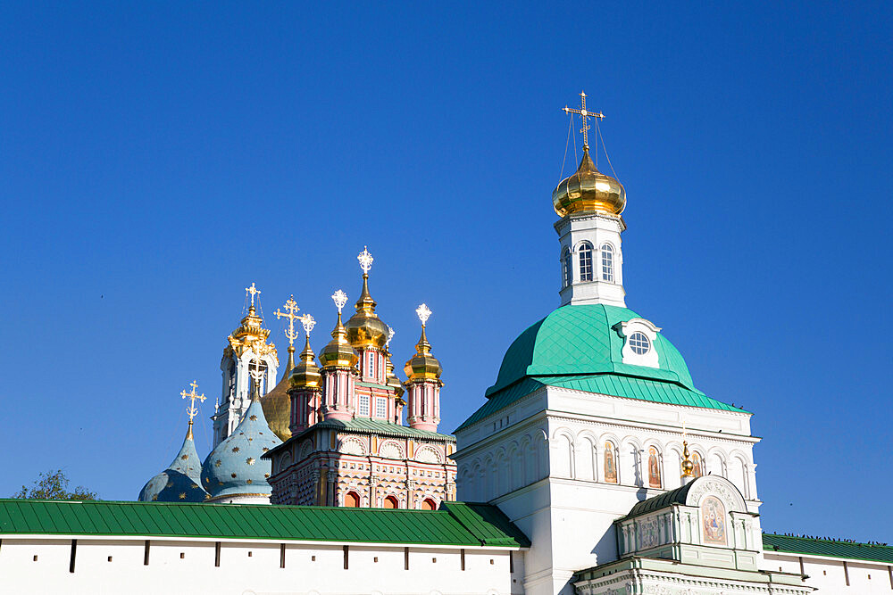 Holy Gate in the foreground, The Holy Trinity St. Sergius Lavra, UNESCO World Heritage Site, Sergiev Posad, Golden Ring, Moscow Oblast, Russia, Europe