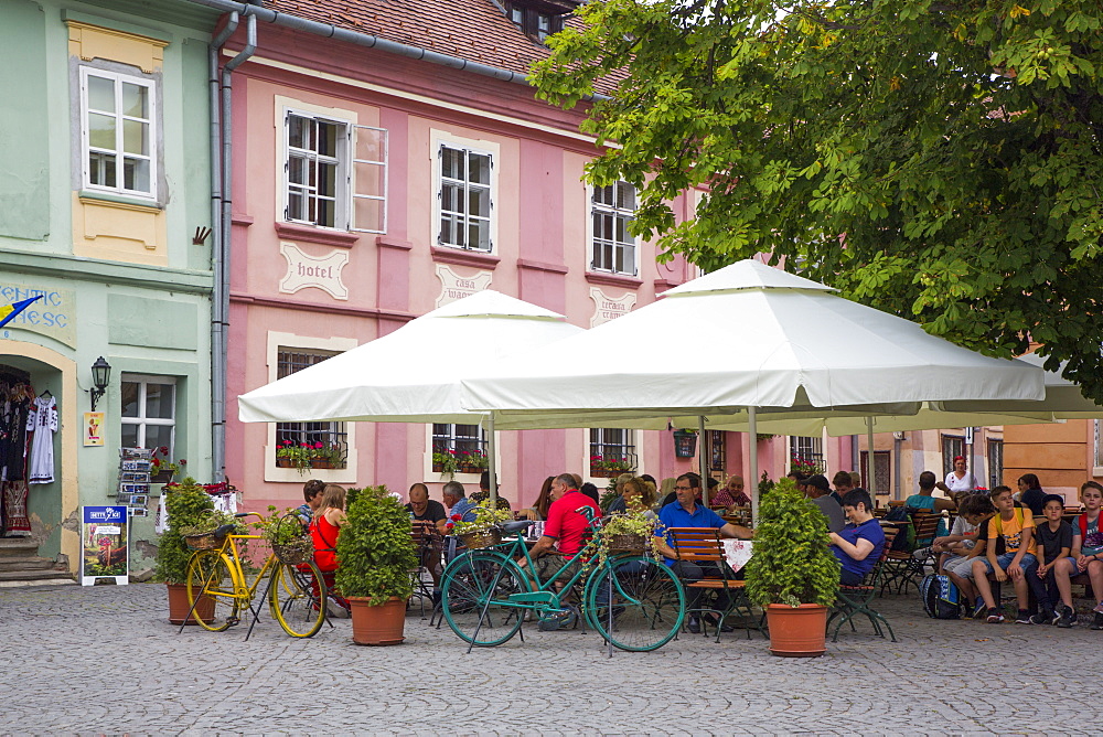 Outdoor Restaurant, Sighisoara, UNESCO World Heritage Site, Mures County, Transylvania Region, Romania, Europe