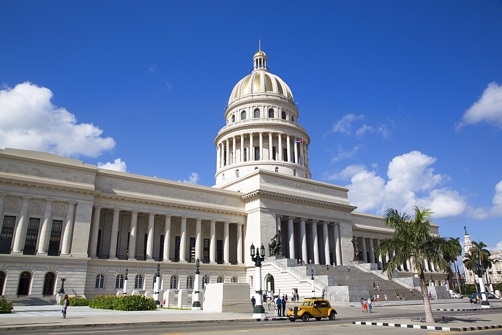 Capitol Building with Classic Old Car, Old Town, UNESCO World Heritage Site, Havana, Cuba, West Indies, Caribbean, Central America