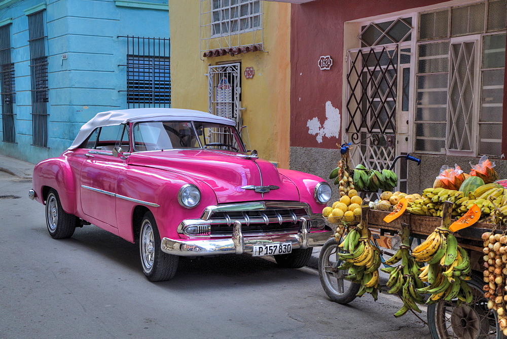 Classic Old Car, Old Town, UNESCO World Heritage Site, Havana, Cuba, West Indies, Caribbean, Central America