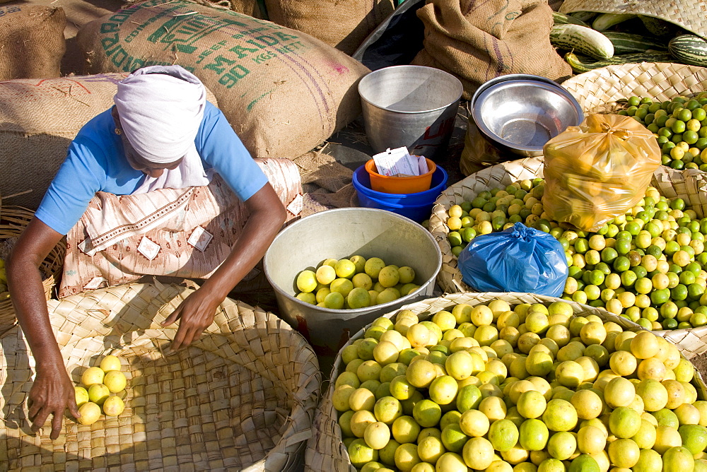 Lemons for sale, Chalai, Trivandrum, Kerala, India, Asia