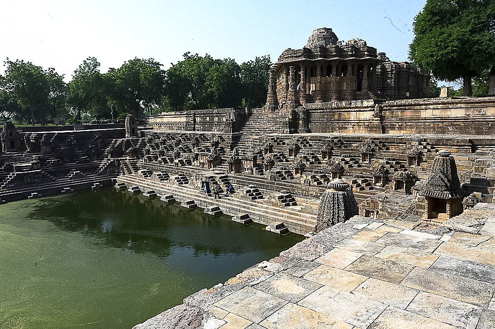 Ornately carved Modhera Sun temple and tank, built in 1026 by Bhima of Chaulukya dynasty, Modhera, Mehsana, Gujarat, India, Asia