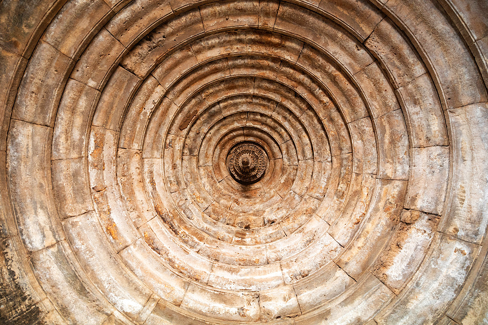 Ornately carved stone domed ceiling in the Jama Masjid (mosque) built by Sultan Mahmud Begada in Champaner Pavagadh Archaeological Park, the UNESCO listed remains of a 16th century Hindu city