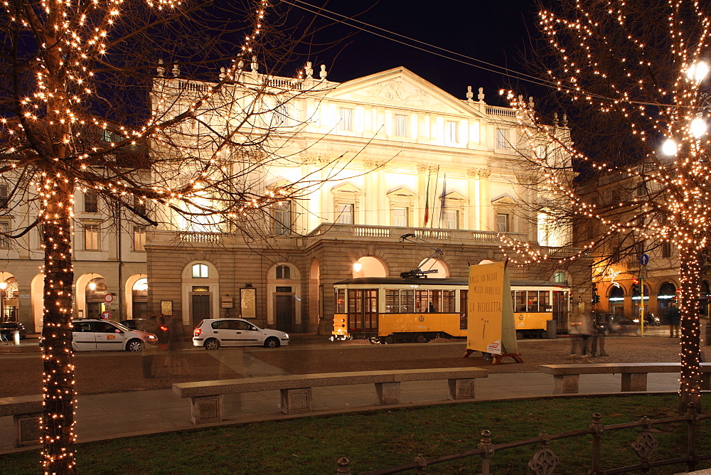 Teatro alla Scala at Christmas, Milan, Lombardy, Italy, Europe