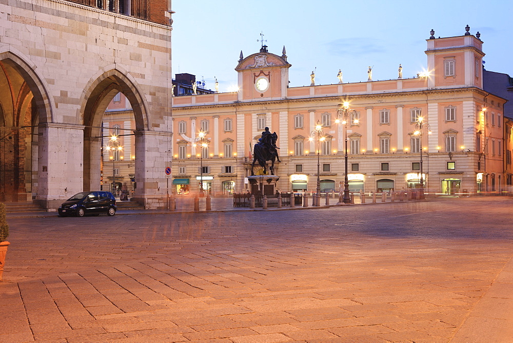 Piazza dei Cavalli at dusk, Piacenza, Emilia Romagna, Italy, Europe