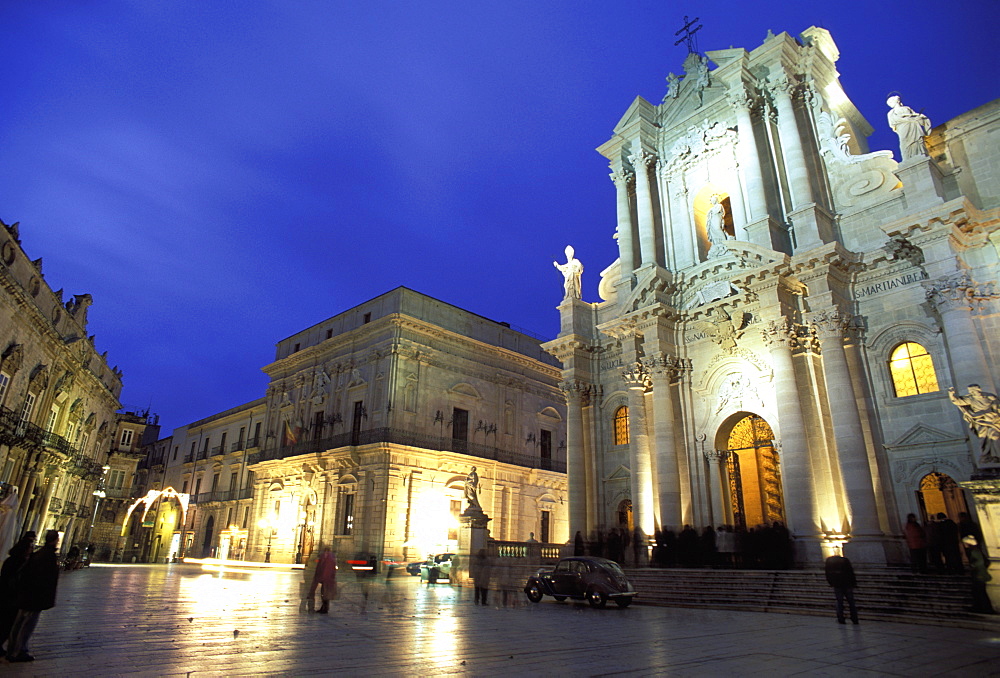 Duomo Square at dusk, Ortygia, Siracusa, Sicily, Italy, Europe