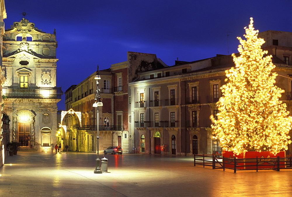 Duomo Square at Christmas, Ortygia, Siracusa, Sicily, Italy, Europe