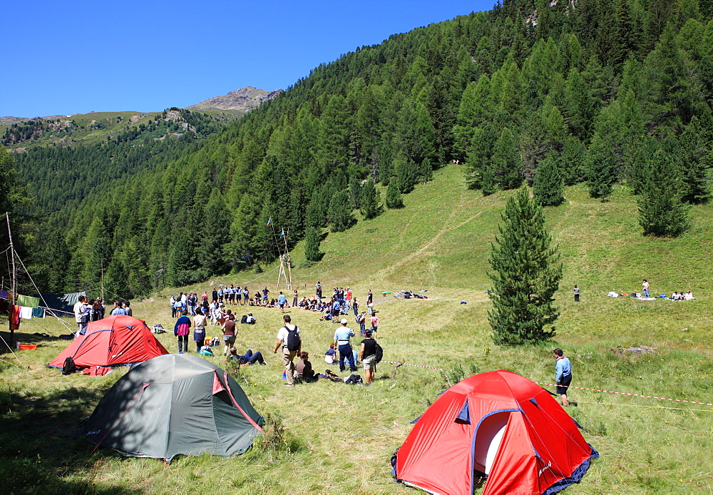 Boy scouts, in the Lombardy mountains, Lombardy, Italy, Europe