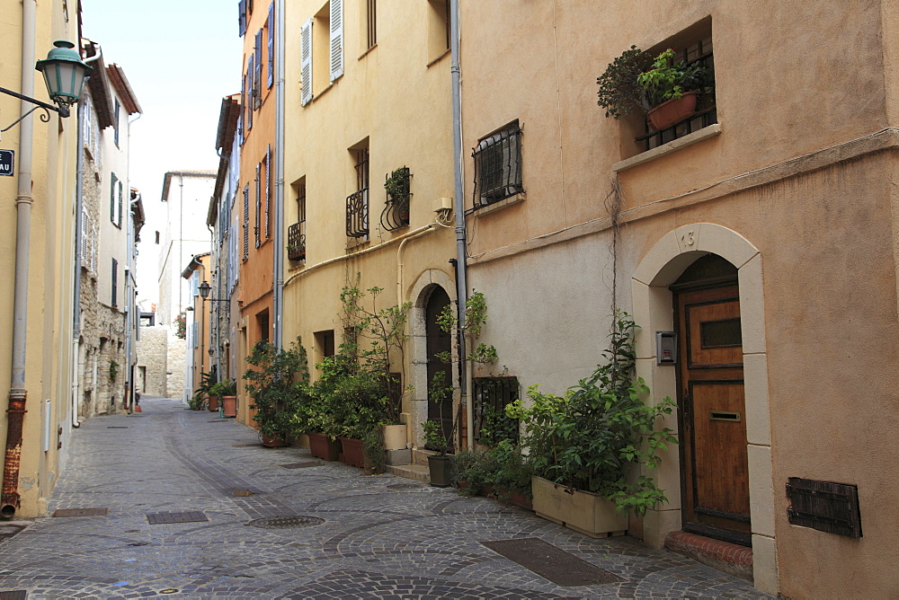 Old Town, Vieil Antibes, Antibes, Cote d'Azur, French Riviera, Provence, France, Europe