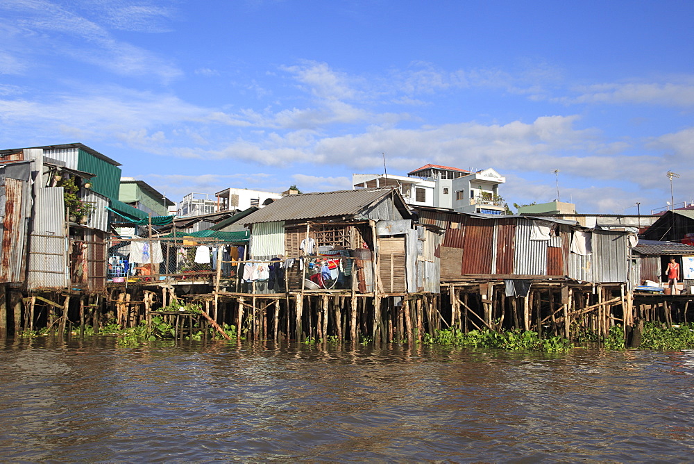 Stilt houses on the waterfront, Can Tho, Mekong River, Mekong Delta, Can Tho Province, Vietnam, Indochina, Southeast Asia, Asia 