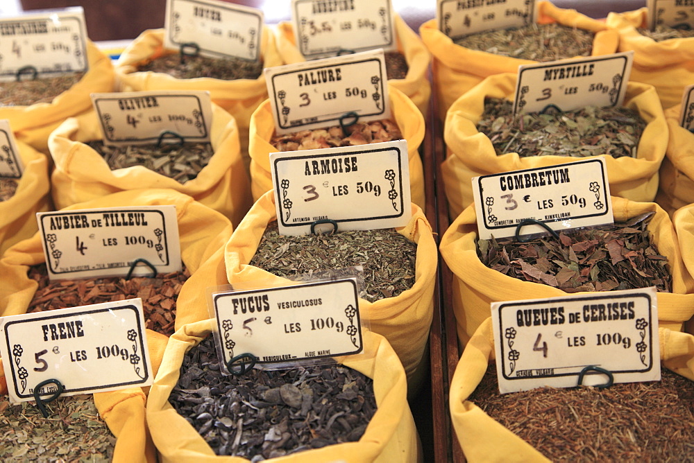 Spices, Marche Forville (Forville Market), Cote d'Azur, Alpes Maritimes, Provence, French Riviera, France, Europe