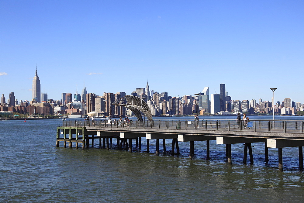 Northside Piers, East River, view of Manhattan skyline, Williamsburg, Brooklyn, New York City, United States of America, North America