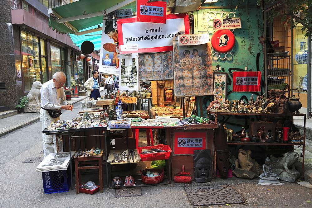 Cat Street Antiques Market, Upper Lascar Row, Sheung Wan, Hong Kong Island, Hong Kong, China, Asia