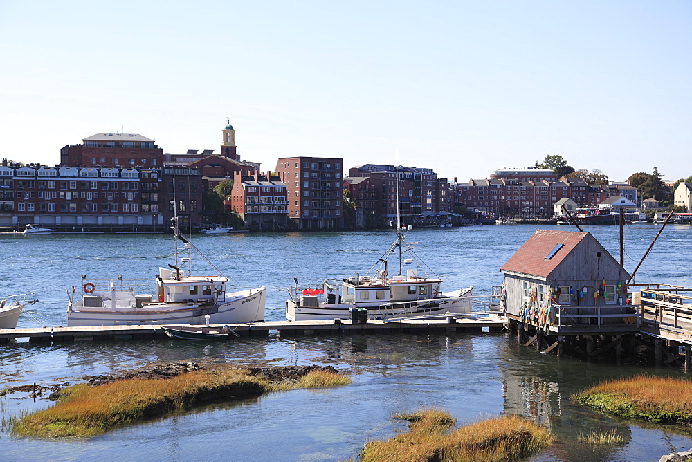 View of Portsmouth, New Hampshire from Kittery Maine, Piscataqua River, New England, United States of America, North America