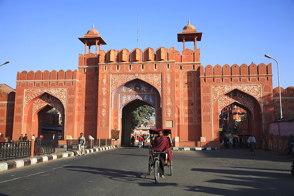 Aimeri gate, main gate to Old city, Pink City, Jaipur, Rajasthan, India, Asia