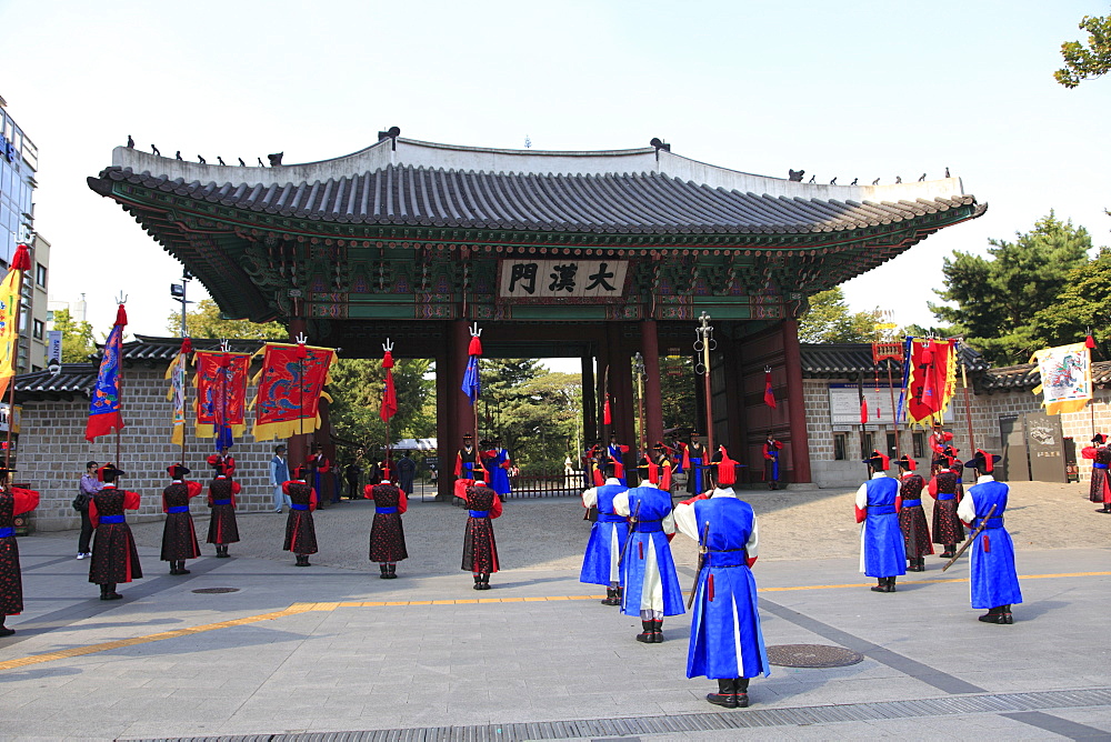 Changing of the Guards, Deoksugung Palace (Palace of Virtuous Longevity), Seoul, South Korea, Asia