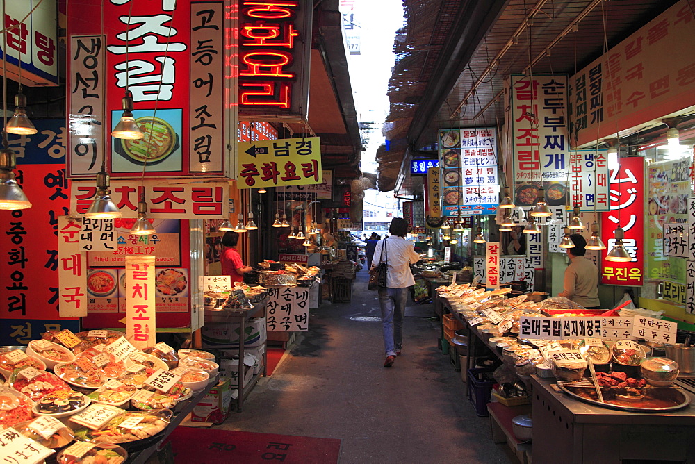 Food vendors, Namdaemun Market, Seoul, South Korea, Asia