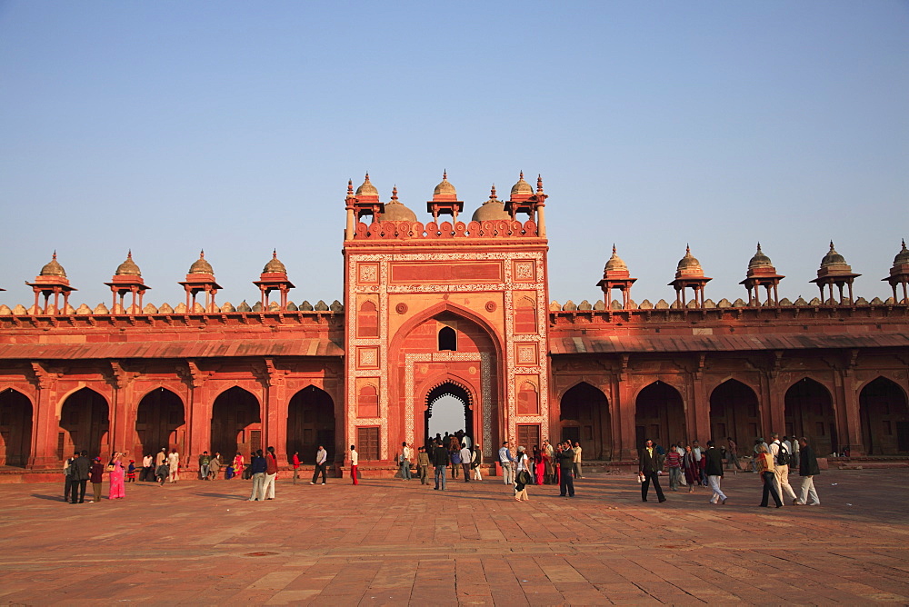 Inner courtyard of Jama Masjid, Fatehpur Sikri, UNESCO World Heritage Site, Uttar Pradesh, India, Asia