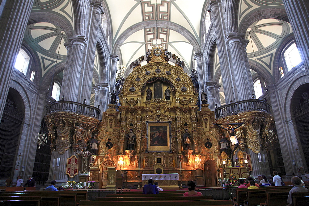 Altar, Metropolitan Cathedral, the largest church in Latin America, Zocalo, Plaza de la Constitucion, Mexico City, Mexico, North America