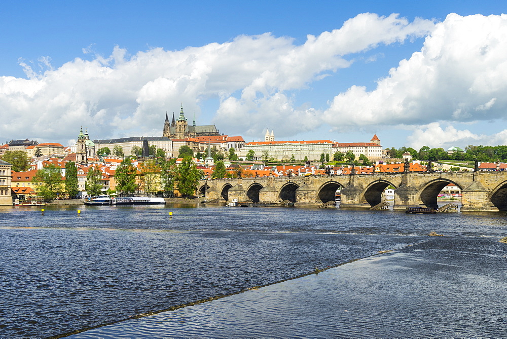 Charles Bridge, UNESCO World Heritage Site, Prague, Czech Republic, Europe