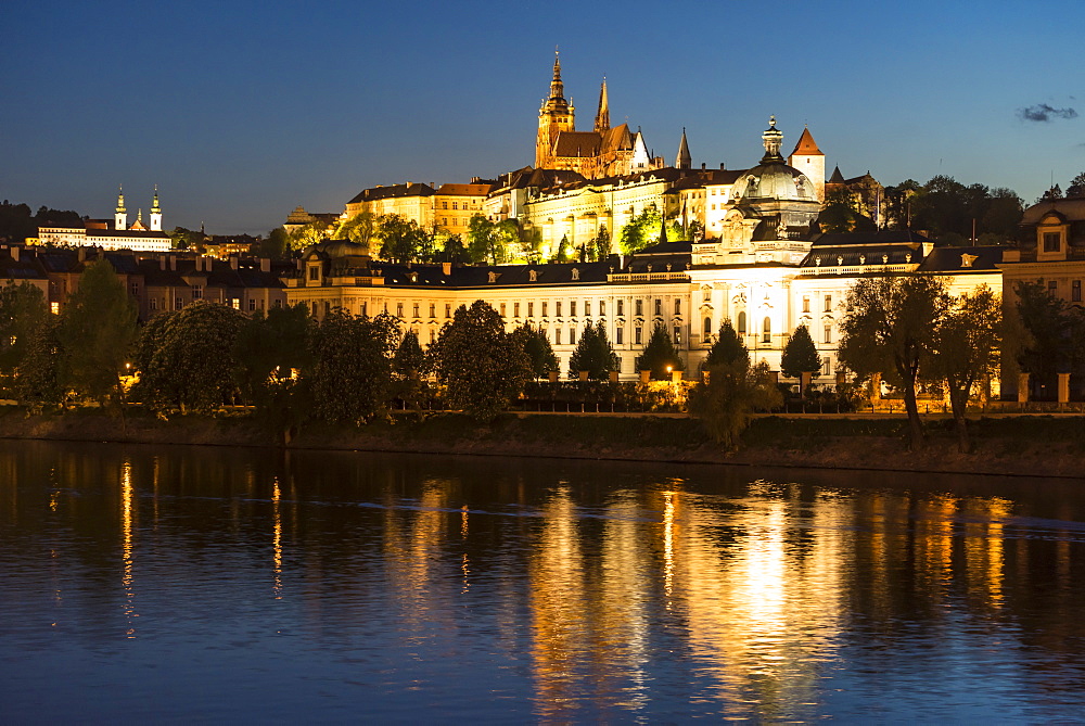 St. Vitus's Cathedral and Prague Castle illuminated at dusk, UNESCO World Heritage Site, Prague, Czech Republic, Europe