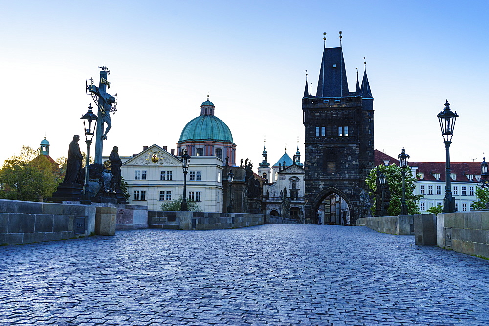 Early morning on Charles Bridge, UNESCO World Heritage Site, Prague, Czech Republic, Europe