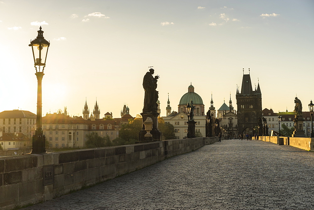 Sunrise on Charles Bridge, UNESCO World Heritage Site, Prague, Czech Republic, Europe