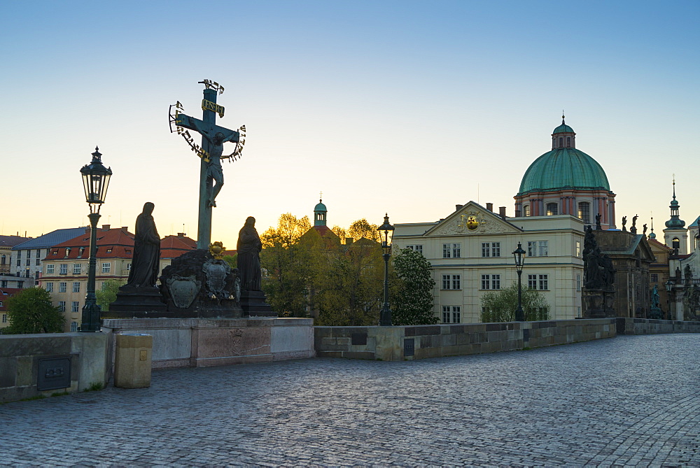 Early morning on Charles Bridge, UNESCO World Heritage Site, Prague, Czech Republic, Europe