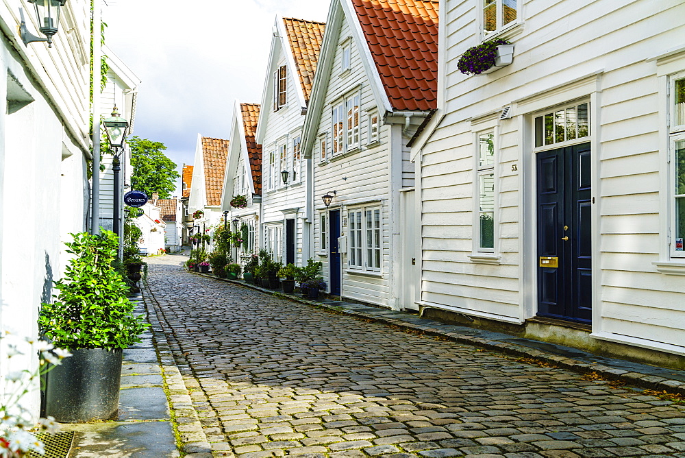 Old Stavanger (Gamle Stavanger) comprising about 250 buildings dating from early 18th century, mostly small white cottages, Stavanger, Rotaland, Norway, Scandinavia, Europe