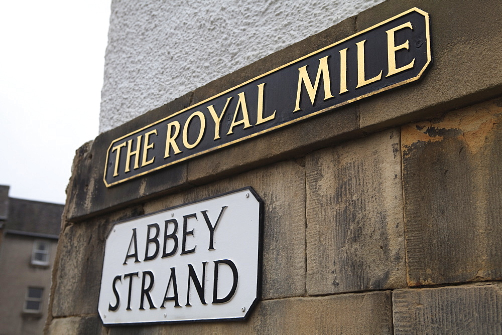 Street signs, Royal Mile, Old Town, Edinburgh, Lothian, Scotland, United Kingdom, Europe