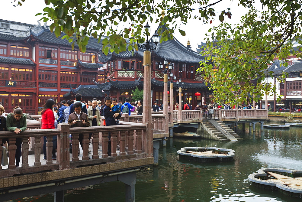 The zigzag Bridge of Nine Turnings, Yu Yuan (Yuyuan) Bazaar, Shanghai, China, Asia