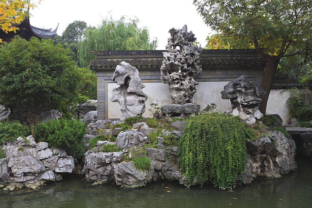 The Exquisite Jade Rock, Yu Yuan (Yuyuan) Gardens, Shanghai, China, Asia