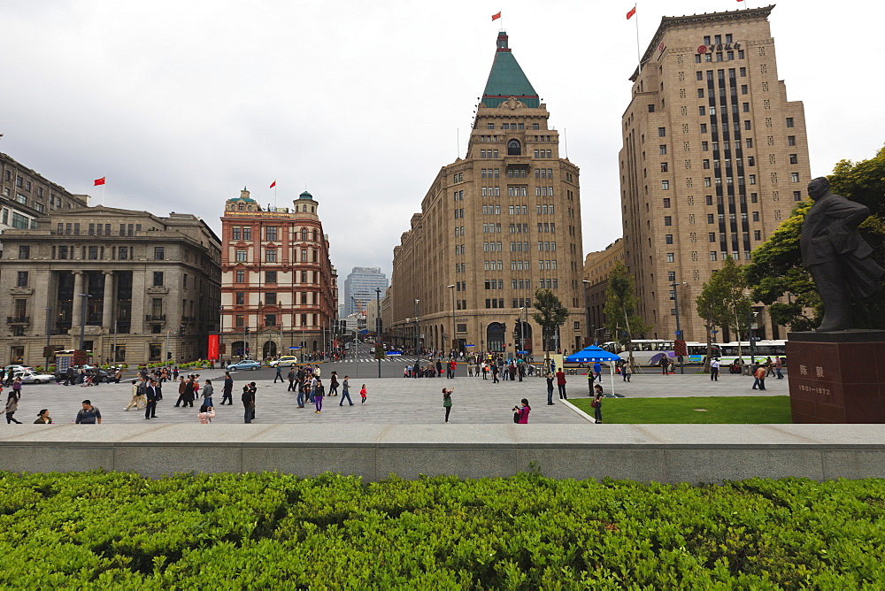 Twentieth century European architecture on the Bund, the Peace Hotel and Old Bank of China buildings on the right, Shanghai, China, Asia