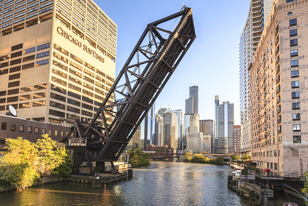 Chicago River and towers of the West Loop area, Willis Tower, formerly the Sears Tower in the background, a raised disused railway bridge in the foreground, Chicago, Illinois, United States of America, North America