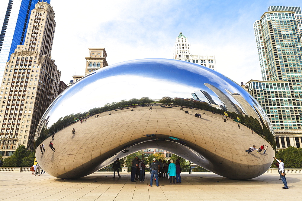 Millennium Park, The Cloud Gate steel sculpture by Anish Kapoor, Chicago, Illinois, United States of America, North America