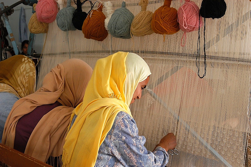 Carpet weavers, Djerba, Medenine, Tunisia, North Africa, Africa