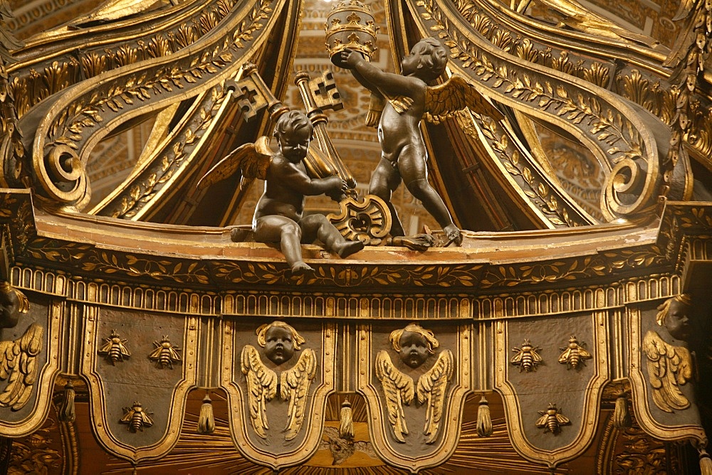 Detail of angels holding St. Peter's keys on the main altar, St. Peter's Basilica, Vatican, Rome, Lazio, Italy, Europe