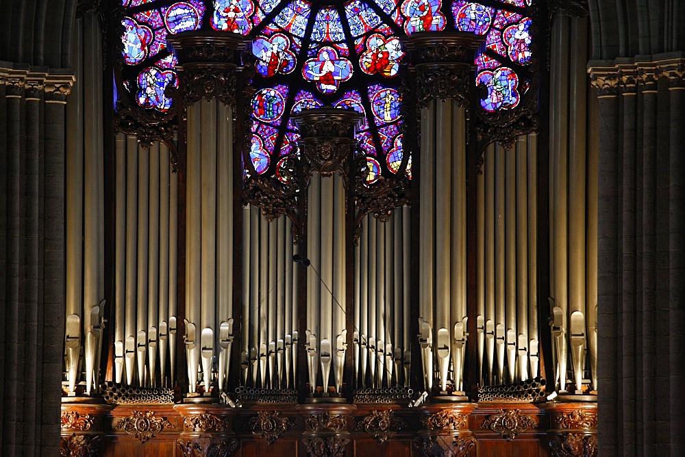 Master organ in Notre Dame de Paris cathedral, Paris, France, Europe