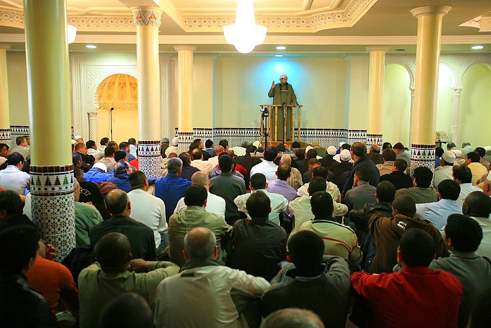 Imam Tarek Oubrou preaching in Bordeaux mosque before Friday prayers, Bordeaux, Gironde, France, Europe