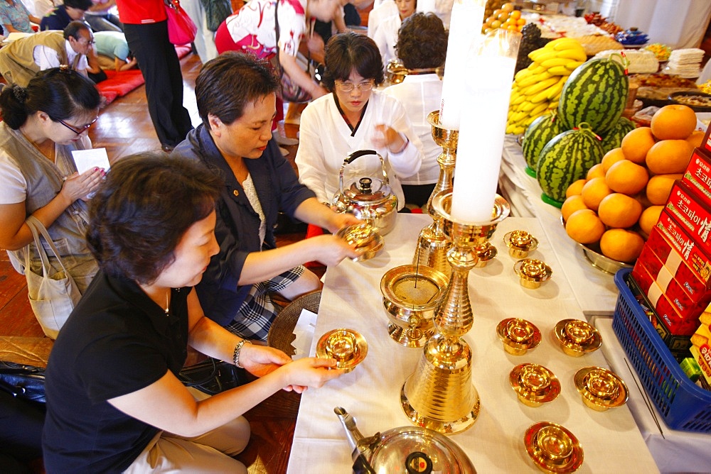 Buddhist ceremony for the dead at Bongeunsa temple, Seoul, South Korea, Asia