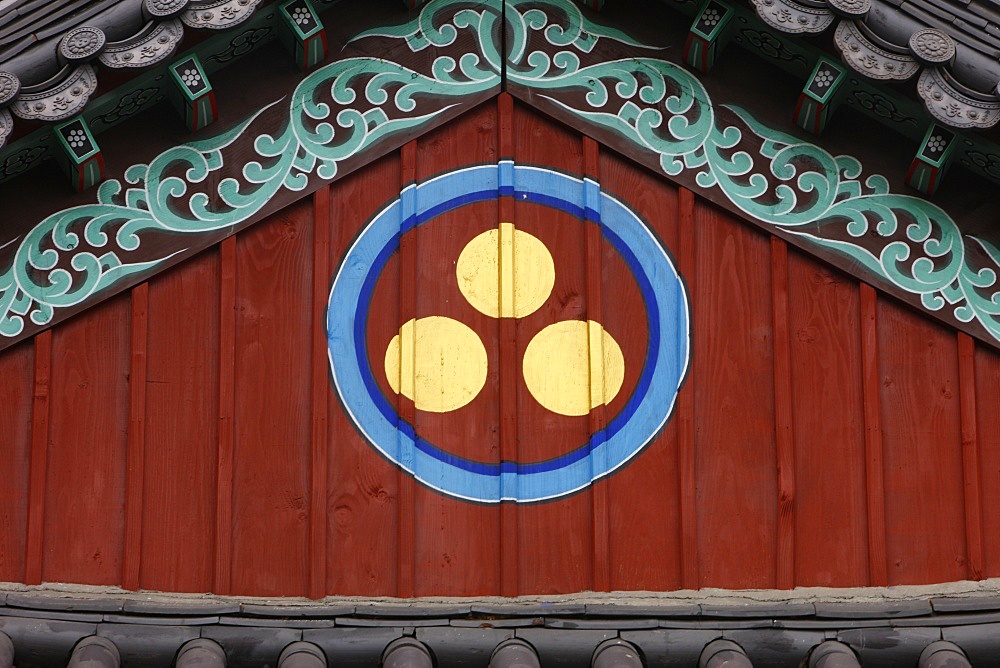 Buddhist symbol of one circle and the three jewels of Buddhism, the Buddha, the Dharma and the Sangha, Seoul, South Korea, Asia